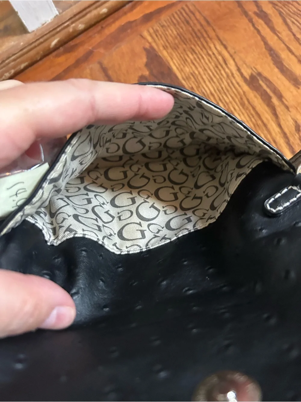 GUESS Black & Gray Faux Ostrich Wristlet Clutch Wallet Silver G Logo EUC